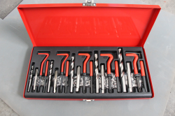 Sada na opravu metrick�ch z�vitov 131 ks HOTECHE 700541